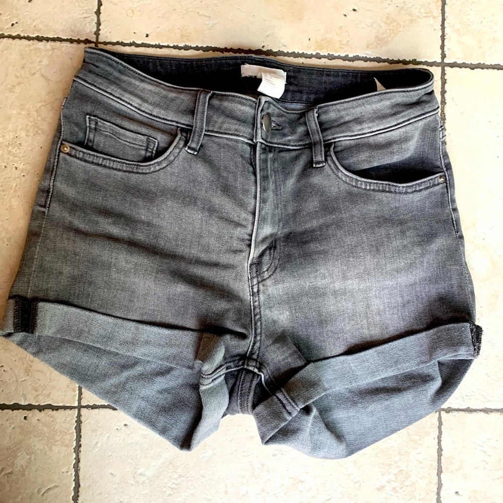 H+M size 6 high waisted light grey shorts